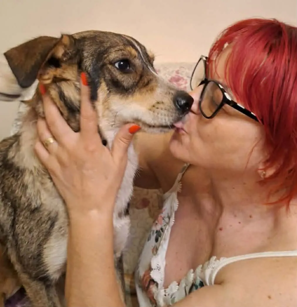 Rodica pussar Maya inför resan